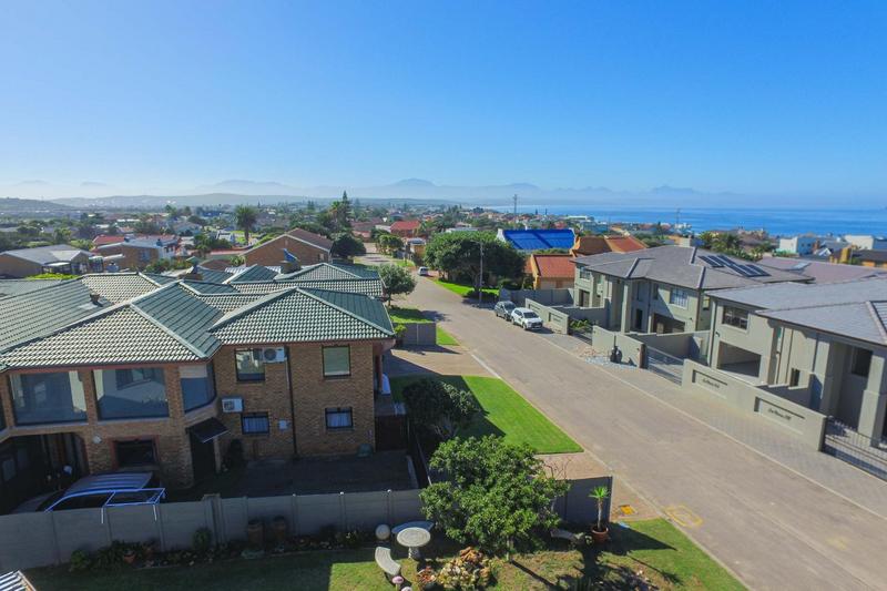 7 Bedroom Property for Sale in Bay View Western Cape